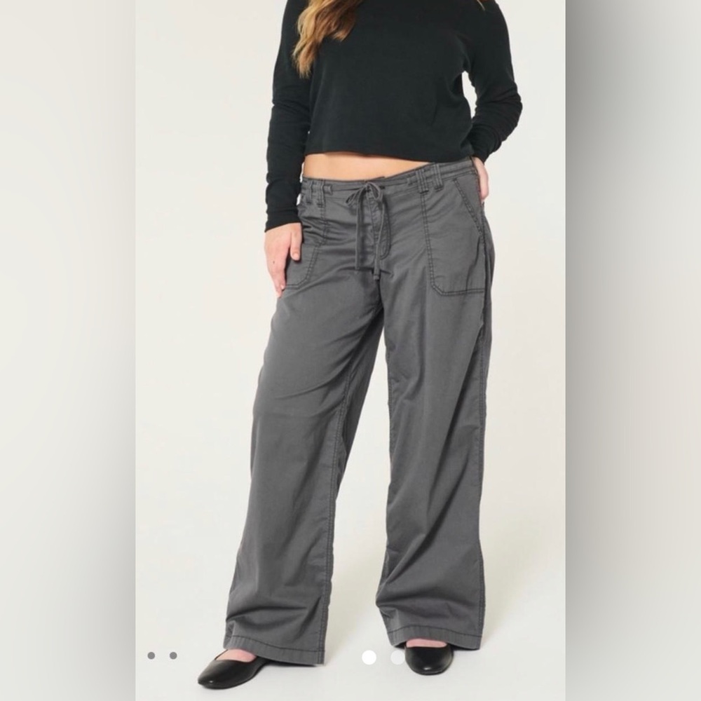 Hollister Low-Rise Super Baggy Cargo Pants with Adjustable tie waist